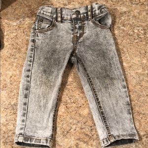 Gray acid wash skinny jeans
